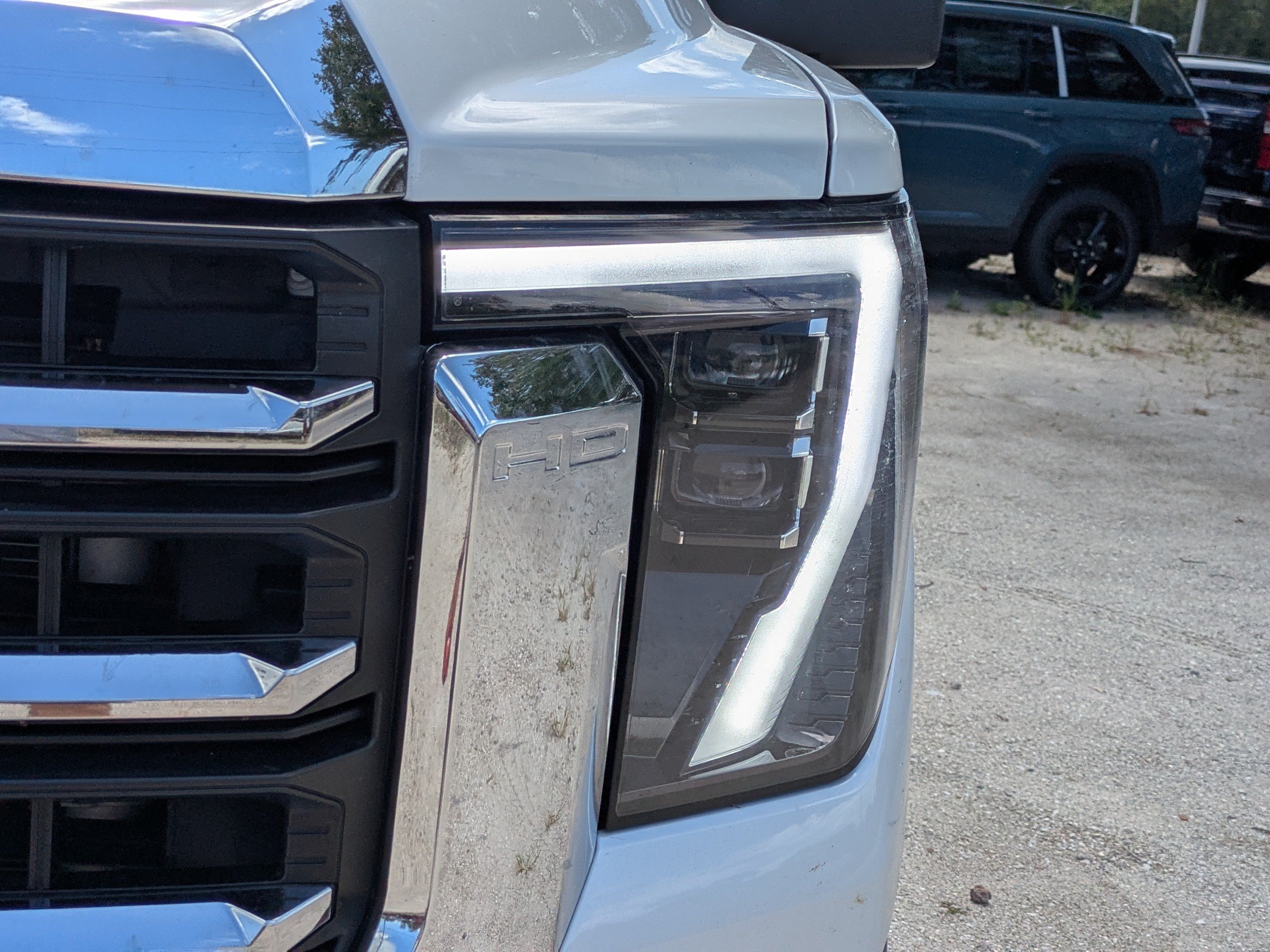 Used 2025 GMC Sierra 2500 SLT w/ SLT Premium Package AWD/4WD image 9