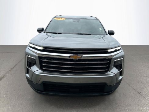 Used 2024 Chevrolet Traverse LT FWD image 9