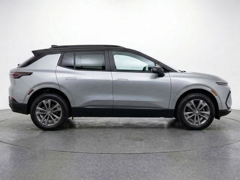Used 2025 Chevrolet Equinox LT FWD image 11