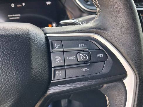 Used 2023 Jeep Grand Cherokee Laredo AWD/4WD image 25