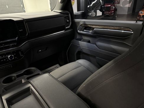 Used 2024 GMC Sierra 2500 SLE w/ SLE Value Package; image 31