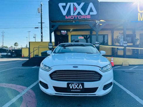 Used 2014 Ford Fusion SE FWD image 2