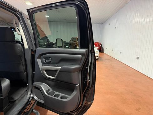 Used 2024 Nissan Titan SV w/ SV Convenience Package image 20