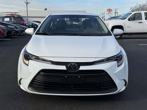 Used 2025 Toyota Corolla LE image 24