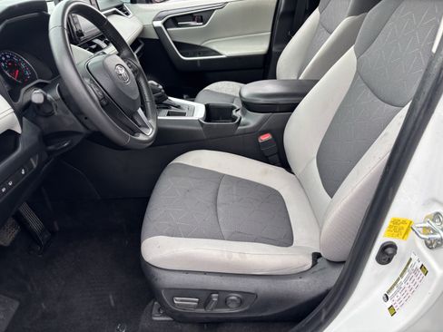 Used 2022 Toyota RAV4 XLE w/ XLE Grade Weather Package FWD image 18