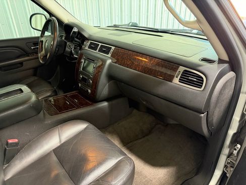 Used 2010 GMC Yukon Denali RWD image 38