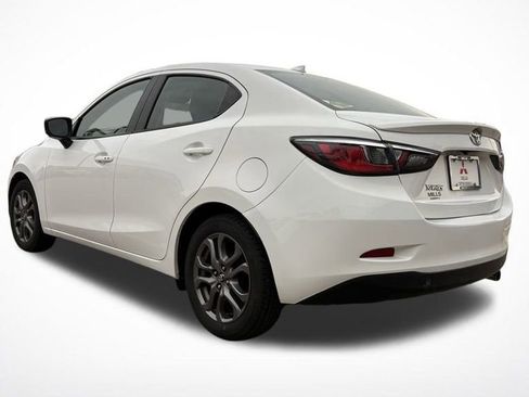 Used 2019 Toyota Yaris LE image 5