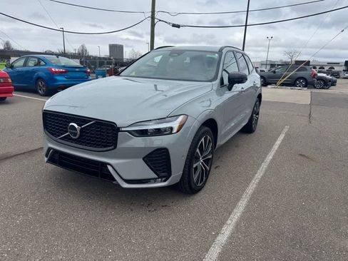 Used 2025 Volvo XC60 B5 Ultra image 1