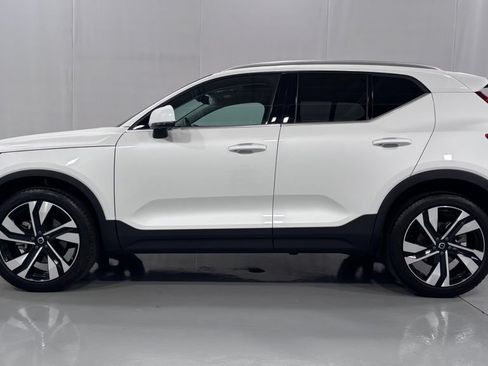 Used 2024 Volvo XC40 B5 Plus w/ Protection Package Premier AWD/4WD image 9