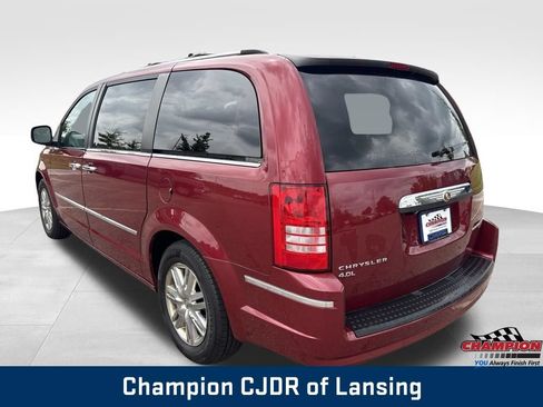Used 2010 Chrysler Town & Country Limited w/ Flexible Seating Group FWD image 5