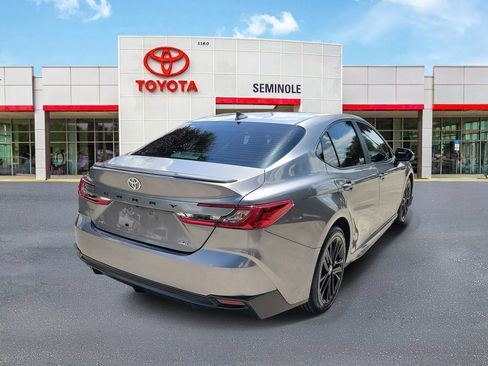 Used 2025 Toyota Camry SE FWD image 3