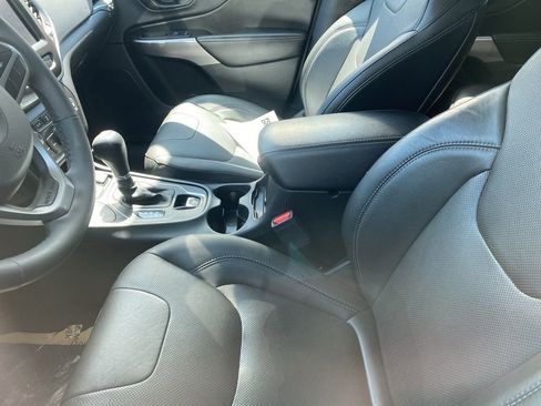 Used 2021 Jeep Cherokee Latitude Lux w/ Sun & Sound Group AWD/4WD image 7