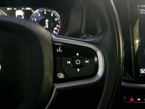 Used 2022 Volvo V60 T5 Cross Country image 25