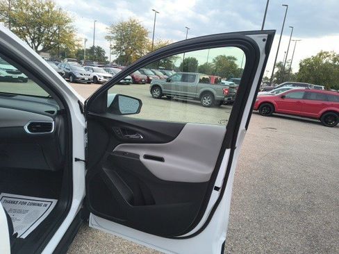 Used 2022 Chevrolet Equinox LT AWD/4WD image 17