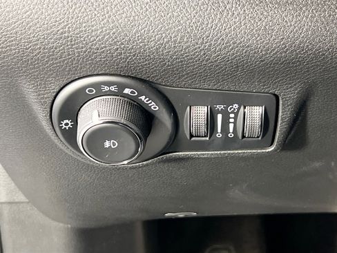 Used 2022 Jeep Compass Latitude w/ Sun and Sound Group image 10