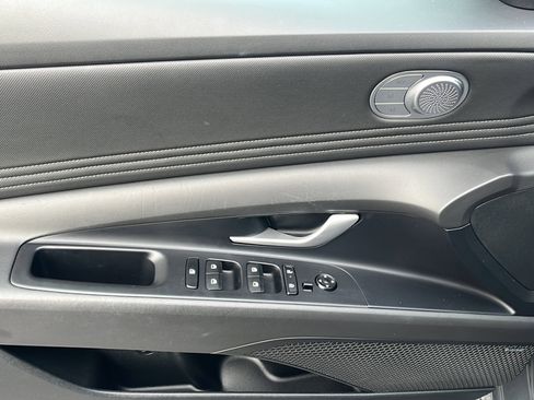 Certified 2024 Hyundai Elantra Limited image 16