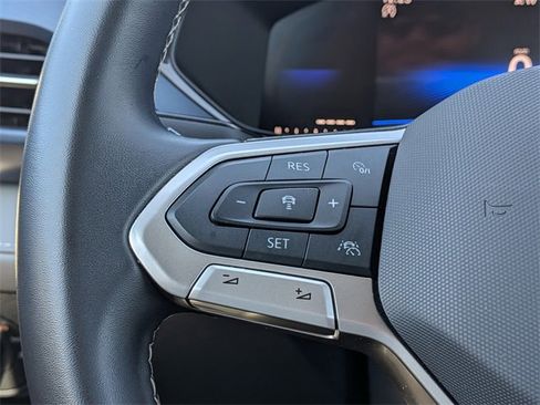 Certified 2024 Volkswagen Taos SE image 30