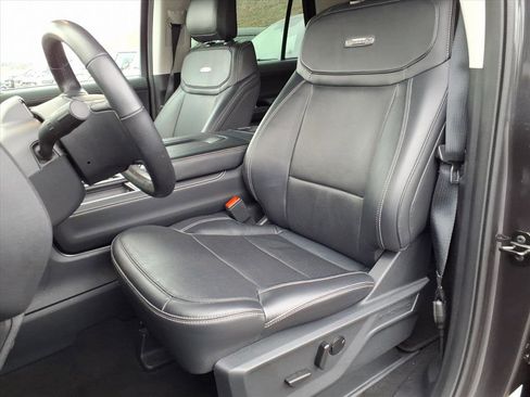 Used 2025 Ford Expedition Max Platinum image 8