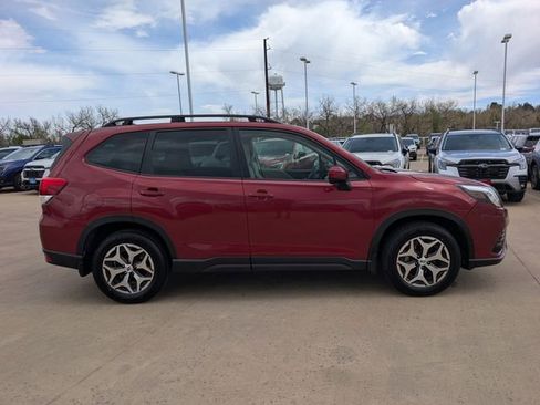 Used 2023 Subaru Forester Premium image 2