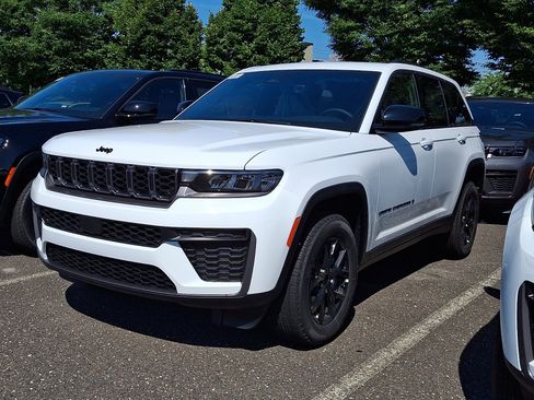 New 2026 Jeep Grand Cherokee Altitude AWD/4WD image 1
