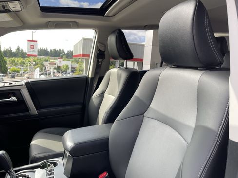 Certified 2024 Toyota 4Runner SR5 Premium w/ Moonroof Package AWD/4WD image 18