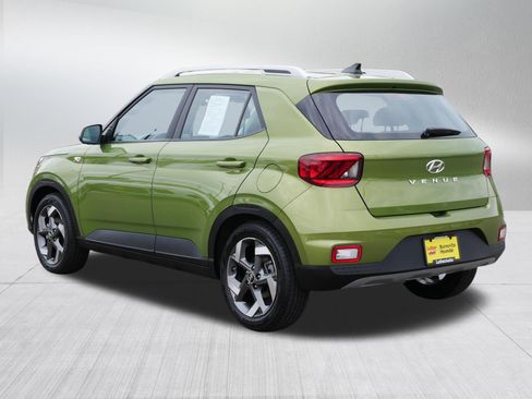 Used 2022 Hyundai Venue SEL FWD image 5