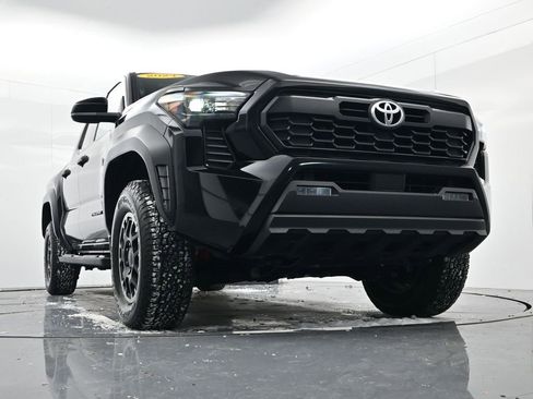 Used 2024 Toyota Tacoma TRD Off-Road image 34