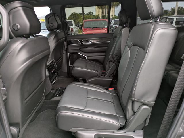 Certified 2022 Jeep Wagoneer Series III w/ Premium Group I AWD/4WD image 10