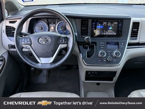 Used 2017 Toyota Sienna XLE image 12