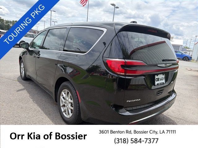 Used 2024 Chrysler Pacifica Touring-L FWD image 12