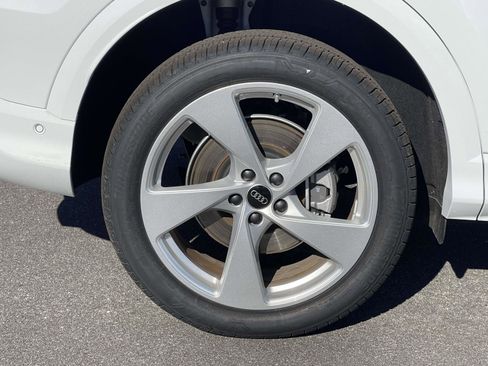 New 2025 Audi Q5 Premium Plus image 9