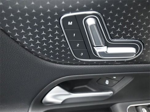 New 2025 Mercedes-Benz GLA 250 4MATIC image 13