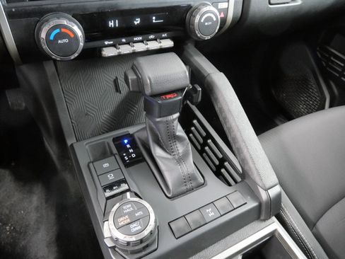 Used 2024 Toyota Tacoma TRD Off-Road image 25