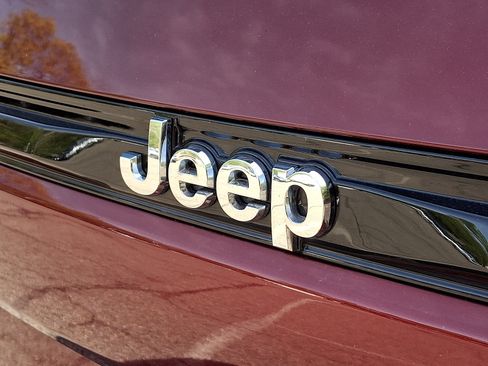 Certified 2023 Jeep Grand Cherokee Limited AWD/4WD image 31