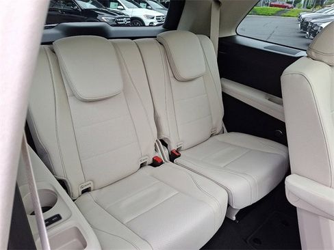 Used 2025 Mercedes-Benz GLS 450 4MATIC image 8