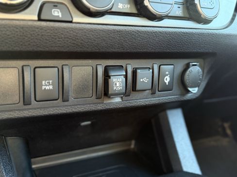 Used 2022 Toyota Tacoma TRD Sport image 21