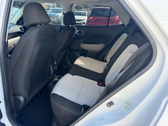Used 2024 Hyundai Venue SEL FWD image 7
