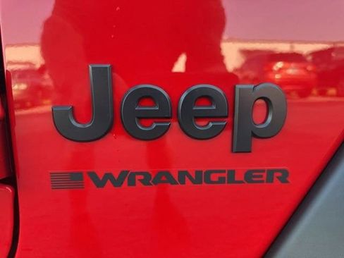 Used 2025 Jeep Wrangler Unlimited Sport AWD/4WD image 11
