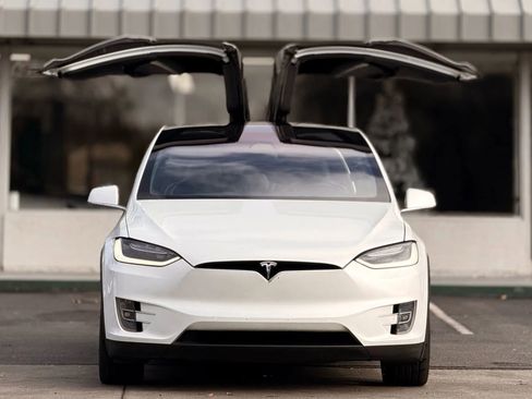 Used 2018 Tesla Model X P100D image 3