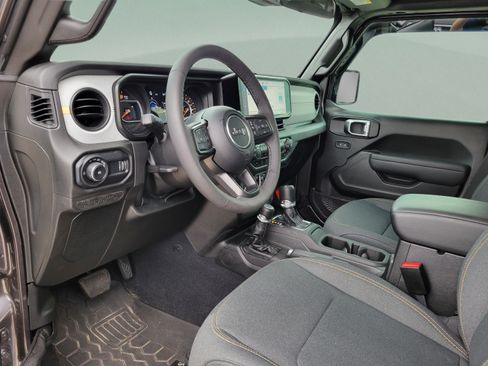 Used 2025 Jeep Wrangler Unlimited Sport AWD/4WD image 15