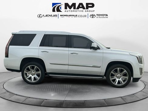 Used 2017 Cadillac Escalade Premium Luxury AWD/4WD image 6