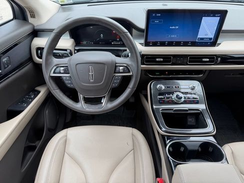 Used 2022 Lincoln Nautilus FWD w/ Premium Package image 13