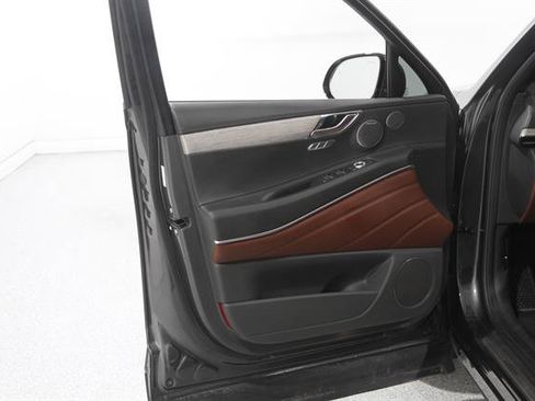 Certified 2025 Genesis GV80 3.5T Prestige AWD/4WD image 4