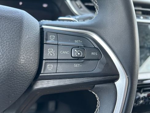 Used 2023 Jeep Grand Cherokee L Laredo image 20