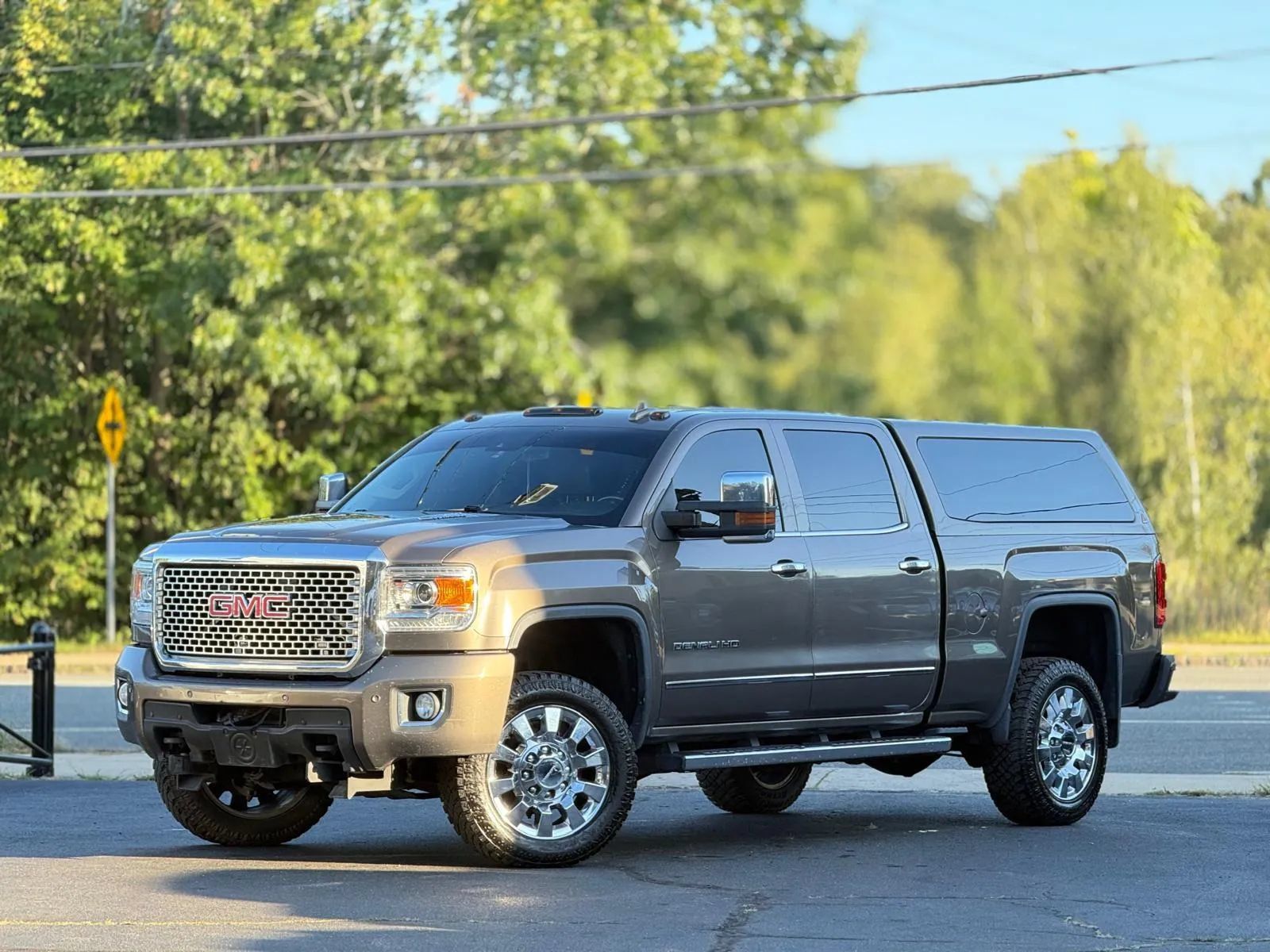 Used 2015 GMC Sierra 2500 Denali w/ Duramax Plus Package AWD/4WD image 2