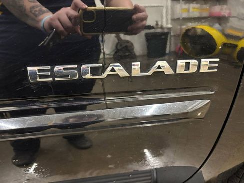 Used 2014 Cadillac Escalade Premium image 37