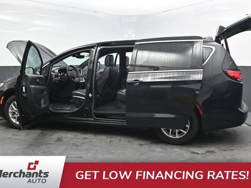 Used 2025 Chrysler Pacifica Select FWD image 56