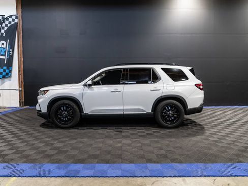 Used 2025 Honda Pilot Elite image 2