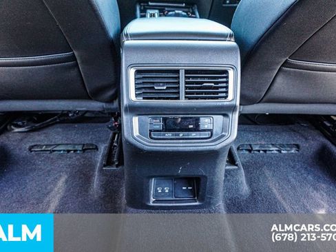 Used 2024 Volkswagen Atlas SE image 32