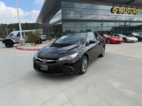 Used 2017 Toyota Camry LE image 2